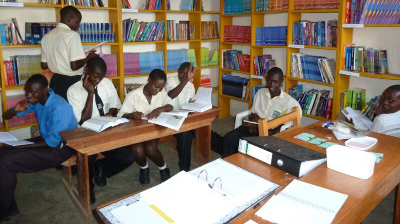 Reading-culture-in-Nigeria-e1643456325993