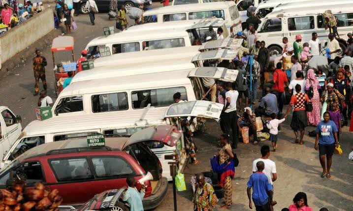 Transporters-scrambling-for-available-buses
