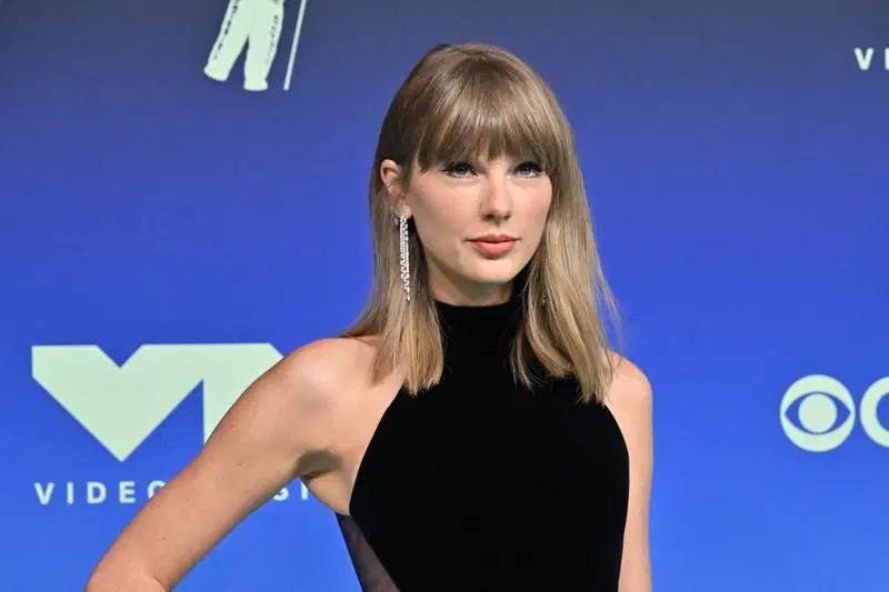Taylor Swift sets new record at MTV VMAs